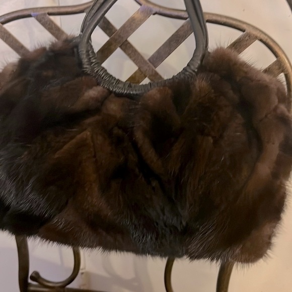 MINK STOLE PAIRED WITH MATCHING MINK HANDBAG 🌹 - Picture 13 of 17